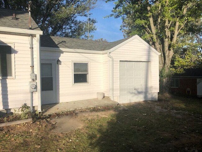 Building Photo - 3942 W Stoutes Creek Rd
