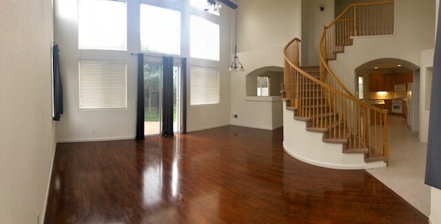 Building Photo - Clean 4 Bedroom, 2.5 Bath Home with 3 Car ...