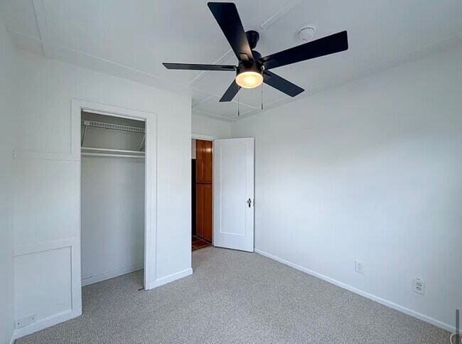 Building Photo - 4027 Ocean Dr