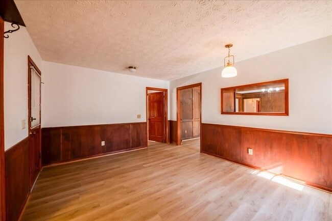 Building Photo - 4967 Macland Rd