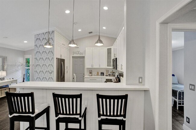 Building Photo - 1479 Sunset Way