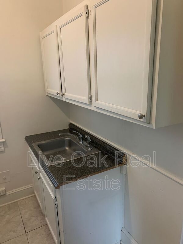 Building Photo - 610 Redgate Ave