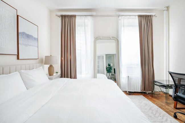 Building Photo - 223 E 14th St