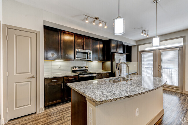 1BR, 1BA - 786SF - Kitchen - Regalia Bella Terra