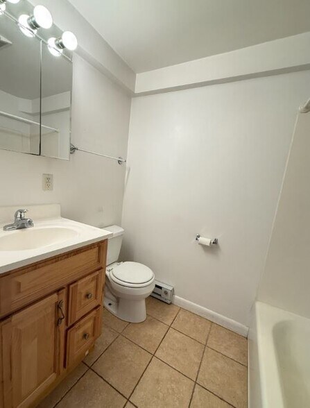 Building Photo - 43 May St