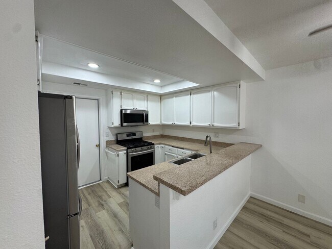 Building Photo - 1523 Woodpine Dr