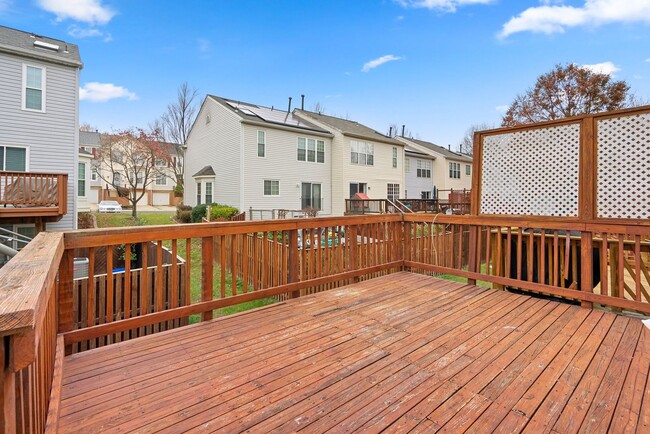 Building Photo - 3 Bed 2.5 Bath - Silver Spring Townhouse -...