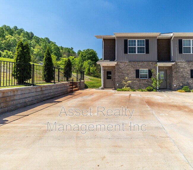Building Photo - 913 Warrior Hill Dr