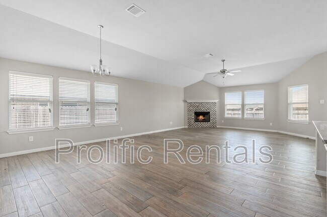 Building Photo - 6117 Verde Dr
