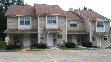 Building Photo - Lovely Jasper Townhome