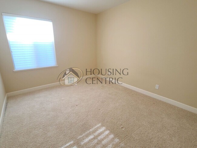 Building Photo - Stunning Single Story Rental in Guard Gate...