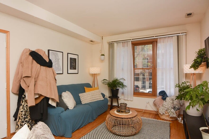 Building Photo - 1351 N Wolcott Ave