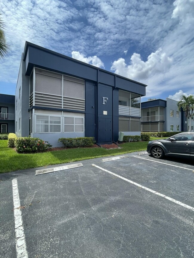 Building Photo - 258 Burgundy Ave
