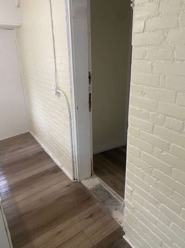 Building Photo - 3540 W 61st St