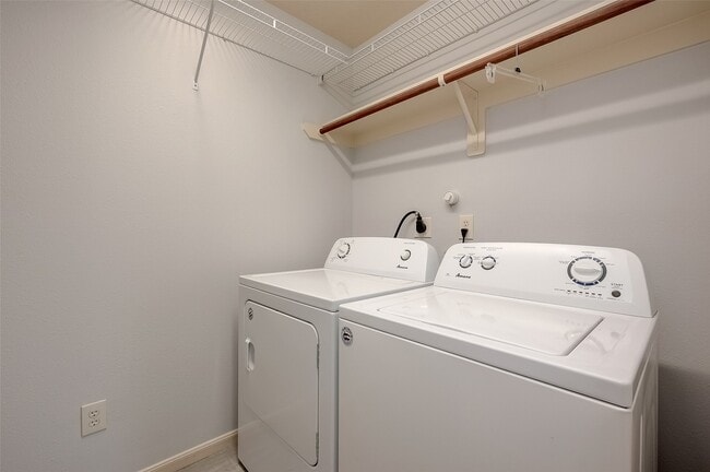 Building Photo - 18302 N Elizabeth Shore Loop