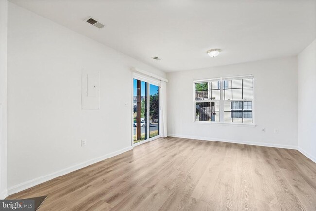 Building Photo - 200 Chesterbrook Ct