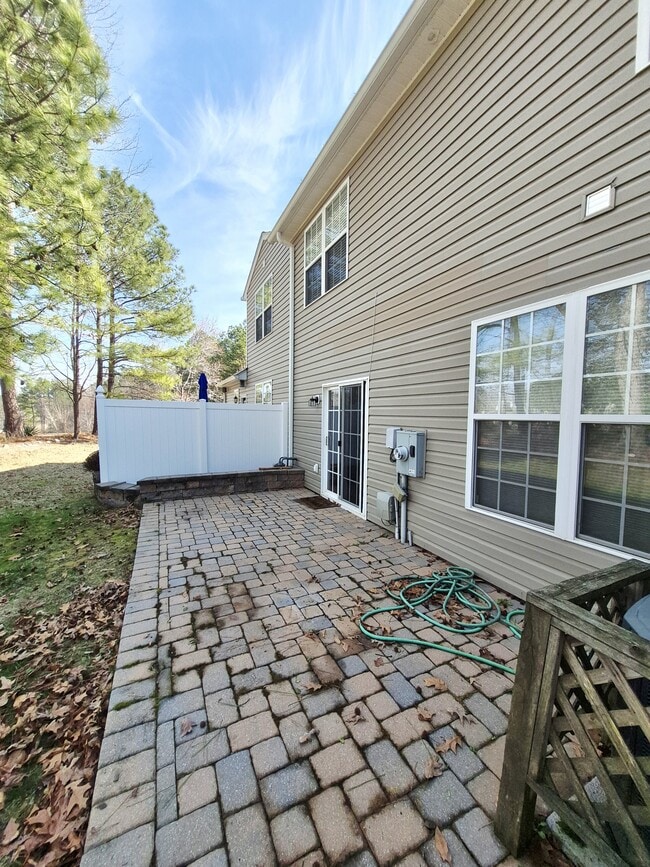 Building Photo - 1563 Providence Knoll Dr