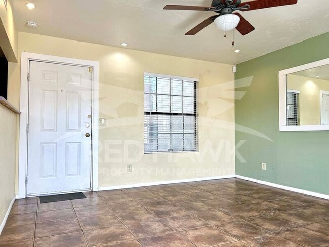 Building Photo - 820 W University Dr