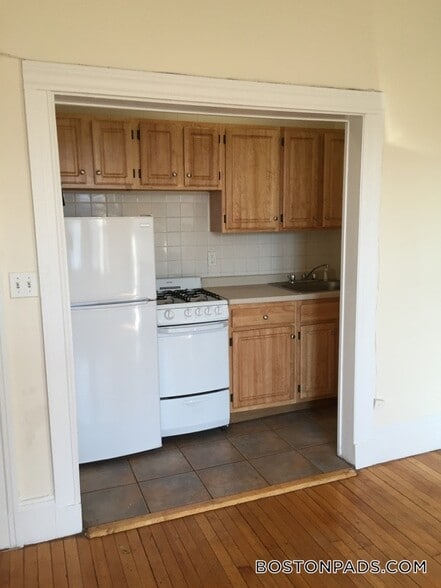 Building Photo - 441 Cambridge St