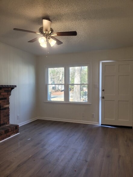 Building Photo - 2605 Vineyard St