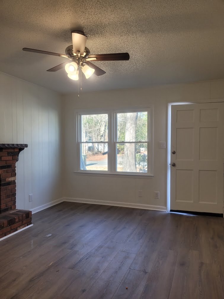 Building Photo - 2605 Vineyard St