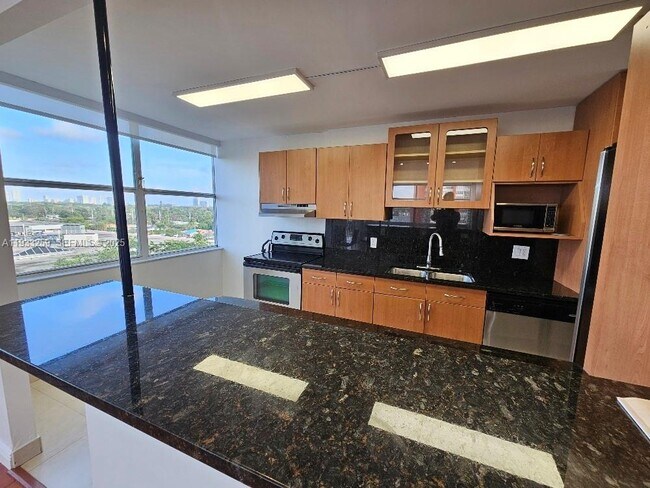 Building Photo - 1300 NE Miami Gardens Dr