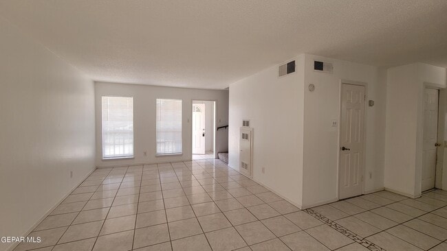 Building Photo - 1405 Cessna Dr