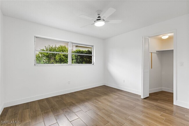 Building Photo - 1041 N Waterway Dr
