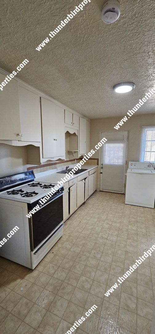 Building Photo - Ross Duplex