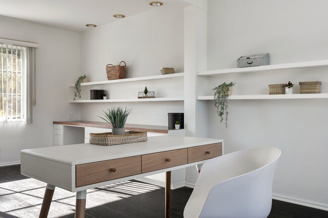 Building Photo - 19471 Rosita St