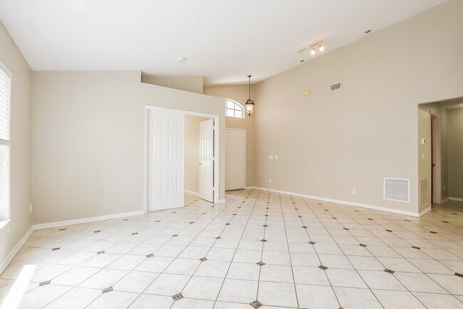 Building Photo - 13720 Meadowpark Ave