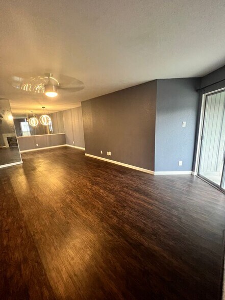 Building Photo - 9700 Leawood Blvd
