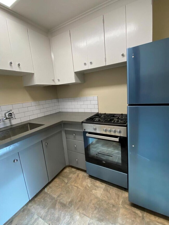 Building Photo - 2 bedroom in Seattle WA 98103