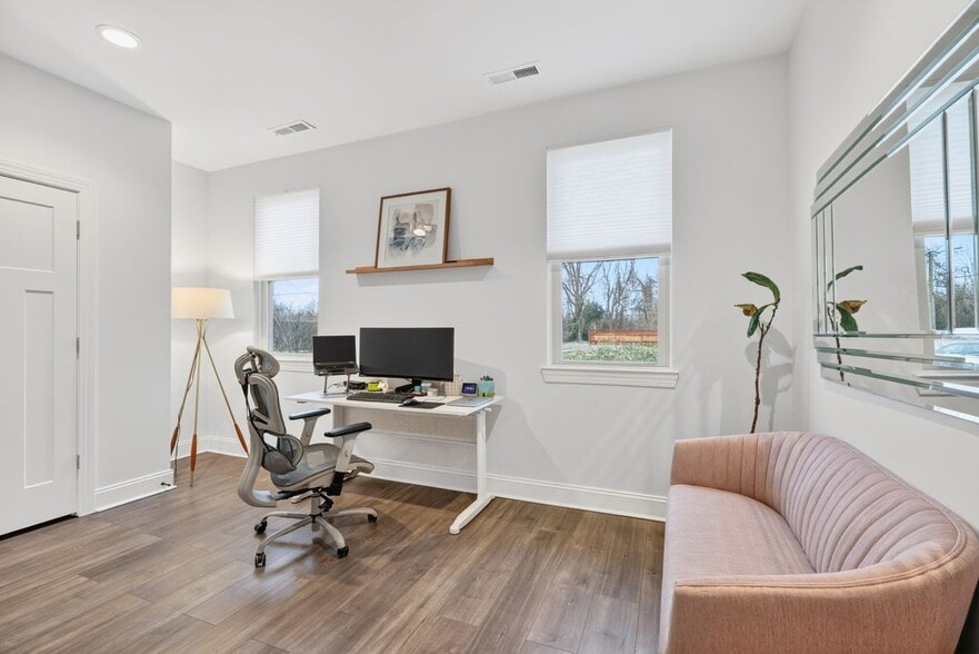 Building Photo - 927 Ramseur St