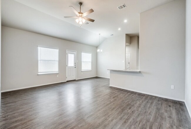 Building Photo - 624-626 Heather Way