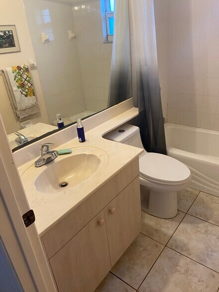 Building Photo - 11812 D Allyon Dr