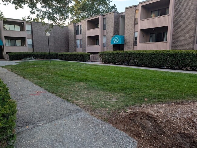 Building Photo - 56 Shrewsbury Green Dr