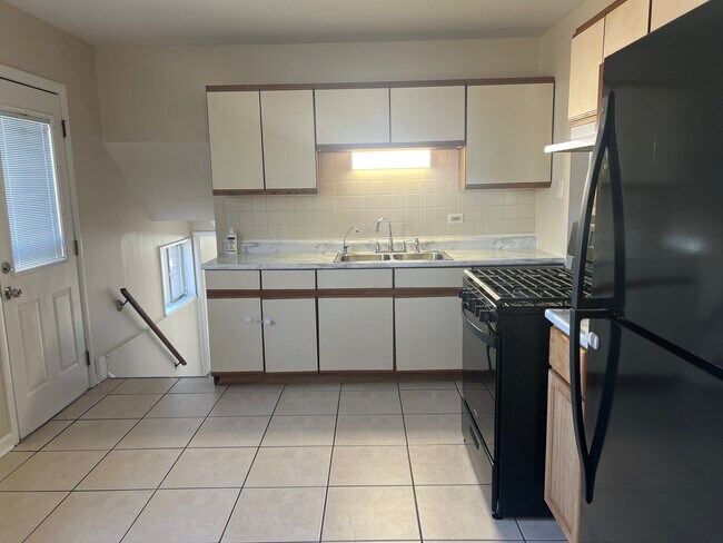 Building Photo - 319 Gentry St