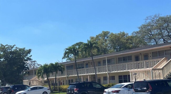 Building Photo - 100 Ventnor E