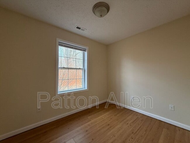 Building Photo - 2 Jenny St