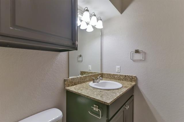 Building Photo - 820 Southeast Pkwy