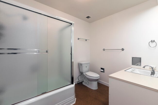 Building Photo - 1333 Jones St