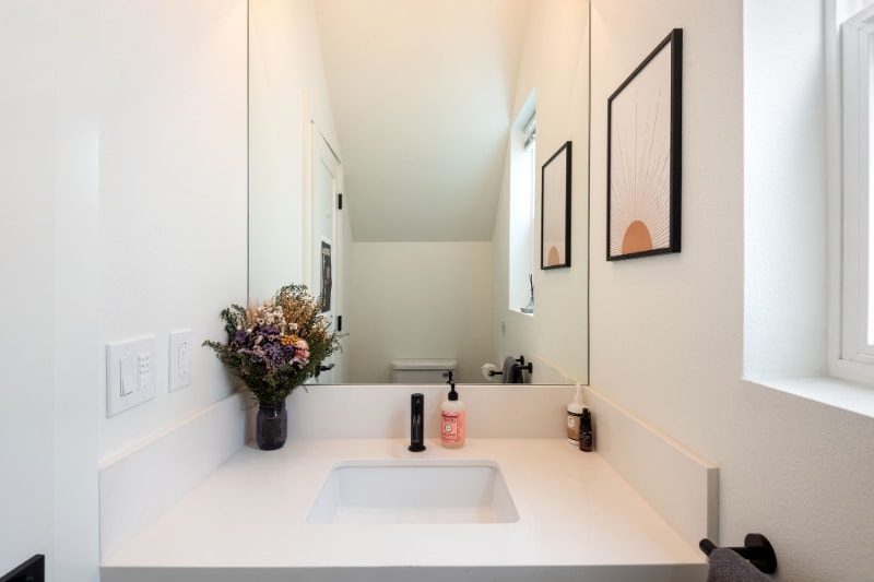 Building Photo - 461 NE Church St