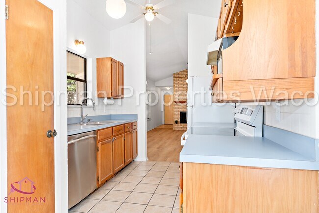 Building Photo - 1303 Chapel Creek Rd