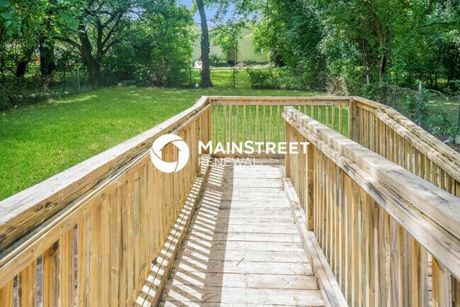 Building Photo - 2 Bedroom Pet-Friendly Home in Louisville,...