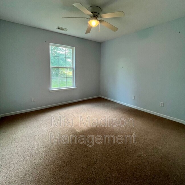 Building Photo - 275 Abigail Cir