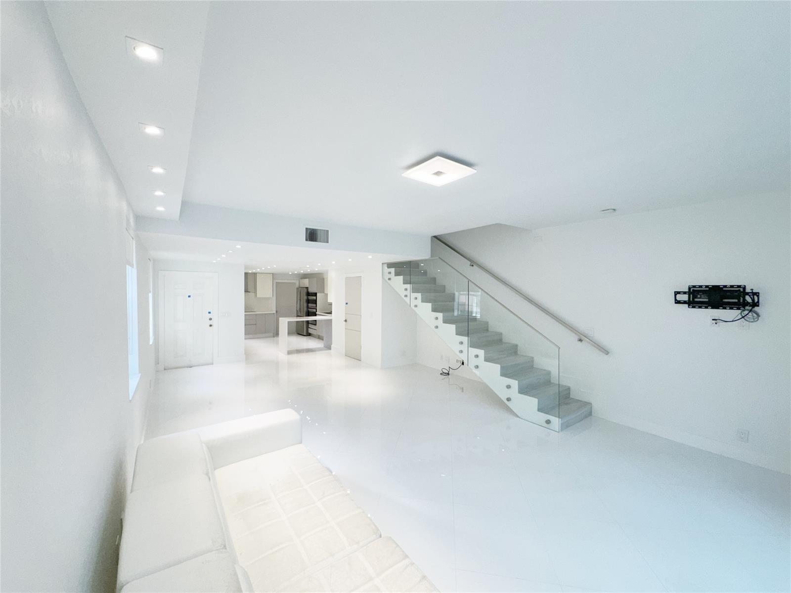 Building Photo - 1549 Barcelona Way