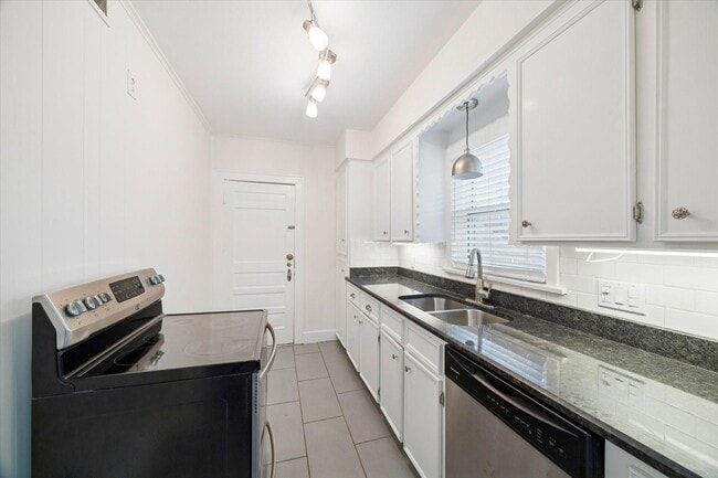 Building Photo - 1937 W McKinney St