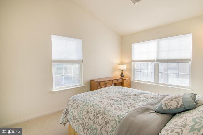 Building Photo - 2715 Summers Ridge Dr