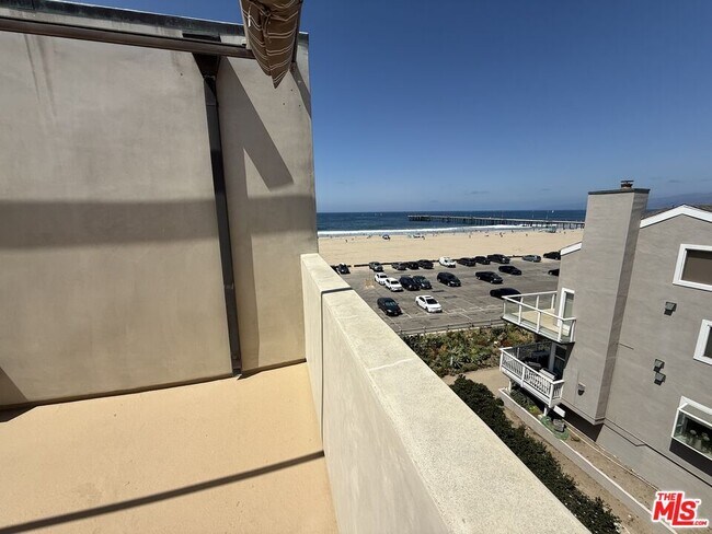 Building Photo - 2 Catamaran St